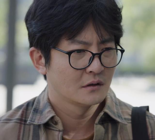 一直都很喜欢郭京飞,但不知为什么他在演员这条道路