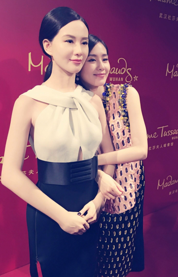 刘诗诗才是给蜡像"充钱"了!