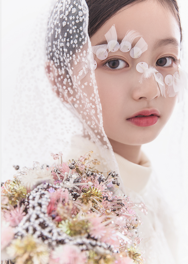 还记得最美童星裴佳欣11岁就穿吊带裙气场全开霸气十足