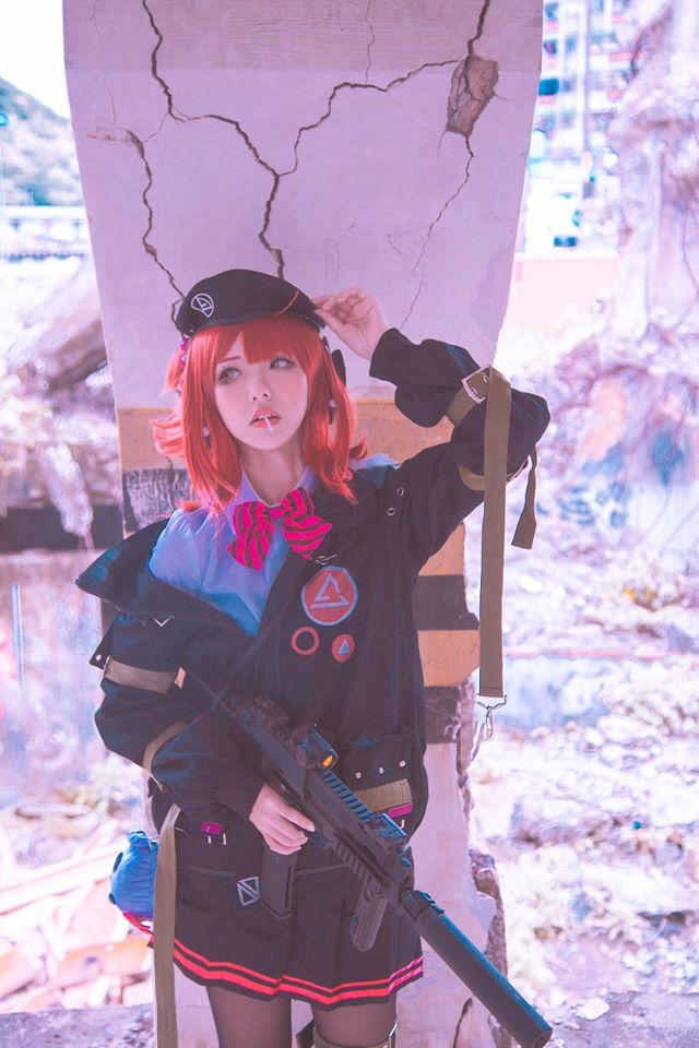 少女前線mp7槍娘cos,小姐姐為什麼吃個糖都能如此霸氣?_騰訊新聞