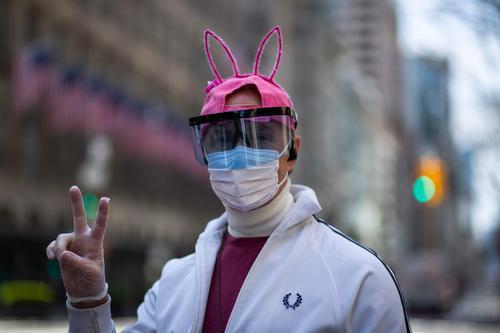 共同面对疫情中国留学生发起口罩挑战