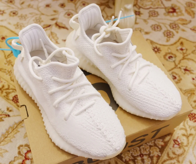 這雙yeezy350你喜歡嗎作為椰子迷看看你有哪幾雙yeezy