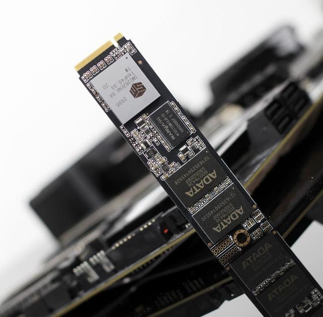 xpg 威龙sx8200 pro新品图赏:人狠话不多的性能王者