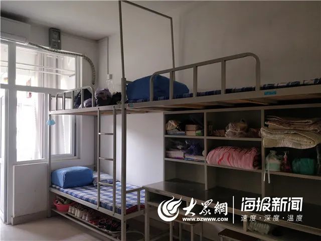 聊城三中宿舍由六人间改为四人间,实行早中晚三次消毒.