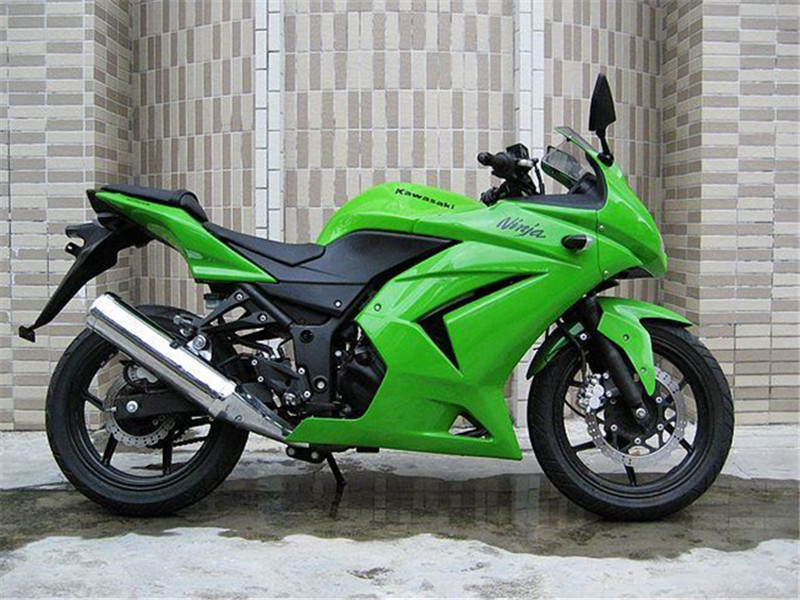 荧光绿川崎250炸街车牌比车贵4倍看到车主后心动的感觉