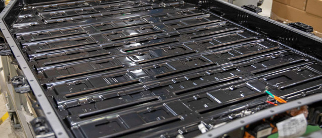 新能源汽车碳纤维复合材料电池箱体的成型工艺介绍