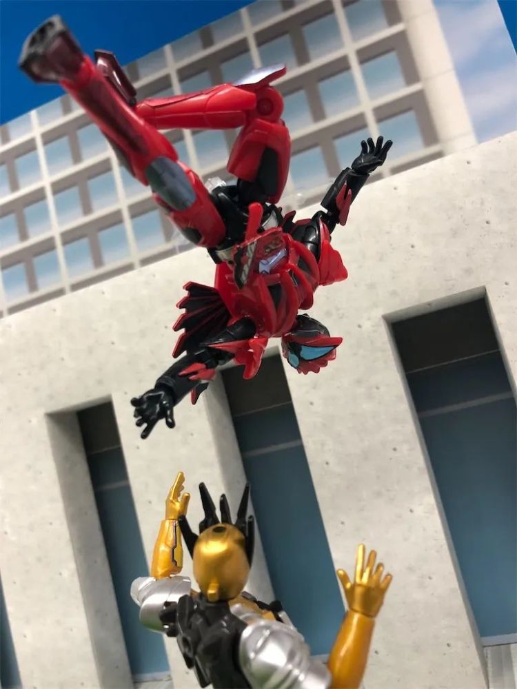给翅膀又给武器!装动假面骑士迅燃烧鹰隼牌面十足