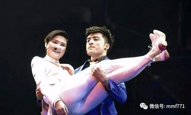 娱乐揭秘女星被公主抱的尴尬瞬间杨颖表情亮了迪丽热巴真汉子