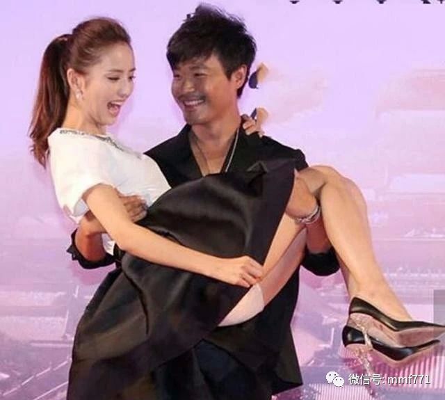 娱乐揭秘!女星被公主抱的尴尬瞬间,杨颖表情亮了,迪丽热巴真汉子