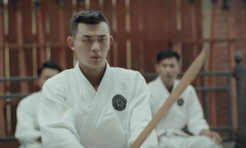 在《维和步兵营》一组花絮图中,刘润南上演了一场拳拳到肉的近身搏击