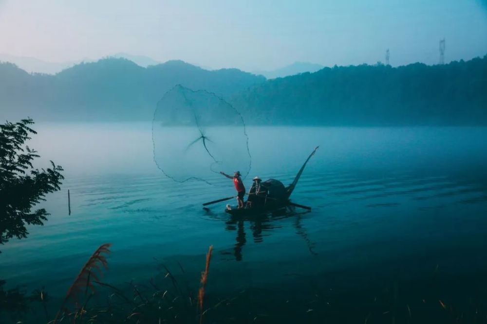 江河水流,日月寰宇,在我们的人生里,总有太多太多的