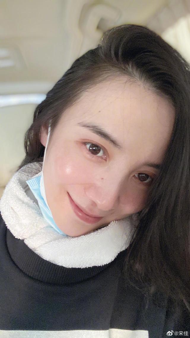 宋佳上体育课直呼不可思议运动后皮肤白里透红