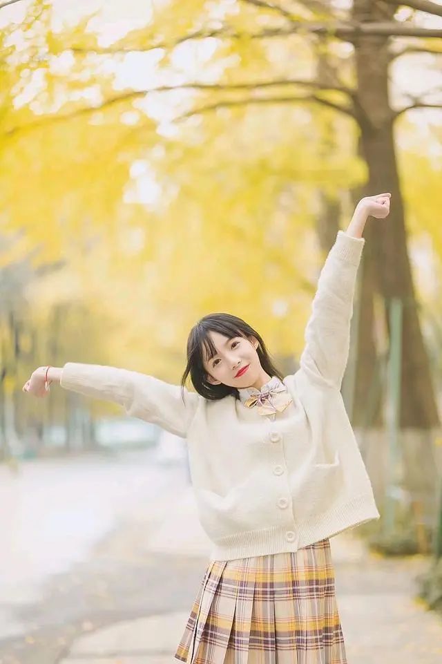 春天拍照要好看这8个拍照姿势教你摆拍最美最自然照片