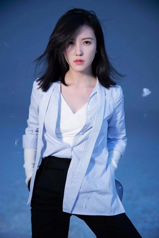 生于南京,毕业于中国传媒大学南广学院语言传播系,中国内地影视女演员