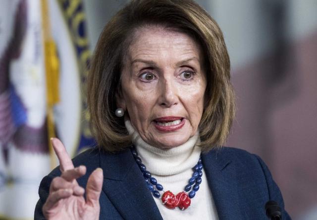 唐纳德·特朗普|佩洛西：特朗普如迷路司机，宁愿漫无目的开车也不问路，怕伤自尊