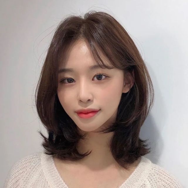最适合春夏的发型来了 高层次锁骨发又美又飒