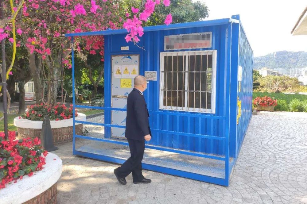 泪目!深圳"包租公"不怕疫情,白天卖猪肉,晚上开牙科