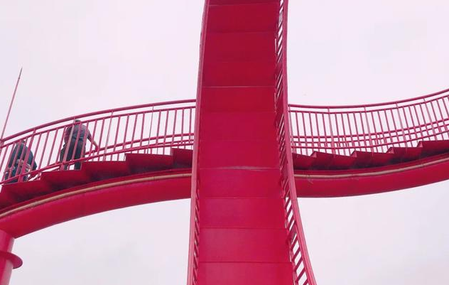 《龙岭迷窟》中的"悬魂梯",已经被开发成旅游景点,名字很有趣
