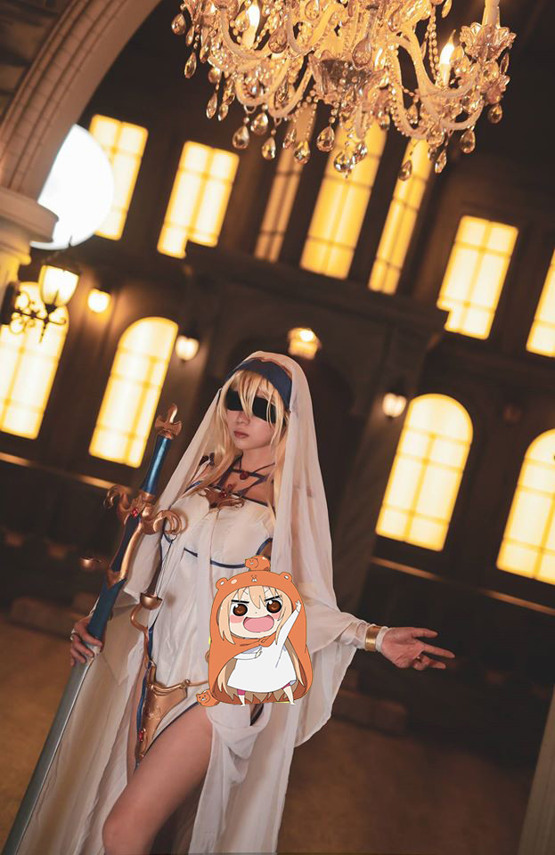 哥布林杀手剑之圣女cos,小姐姐虽然没有"各种袜",但就是说不出的好看