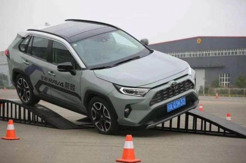 丰田又一suv销量破千万听说买新款还要排队