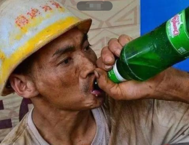 喝酒是非常正常不过的一种行为,无论是聚会过程当中还是工作应酬闲来