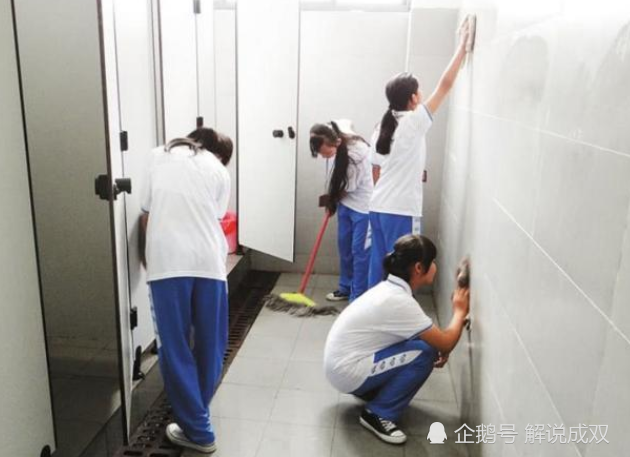 为啥初中女生上厕所都喜欢结伴而行原因无非这3点女生都懂