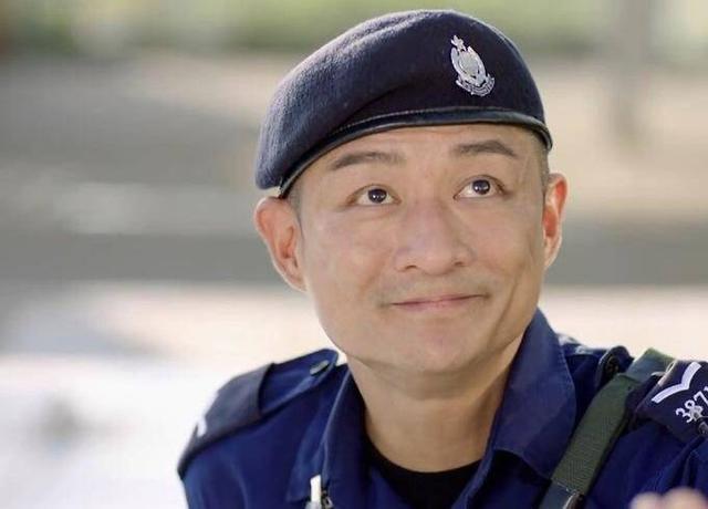 还有剧中的"口水代表"吹水哥杨证桦,在处境剧中饰演的是医生一角