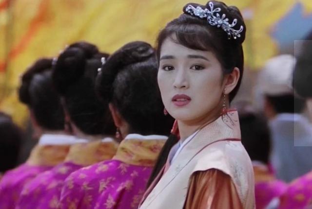 唐伯虎点秋香旧照大公开星爷片场脸通红巩俐竟有奇怪习惯