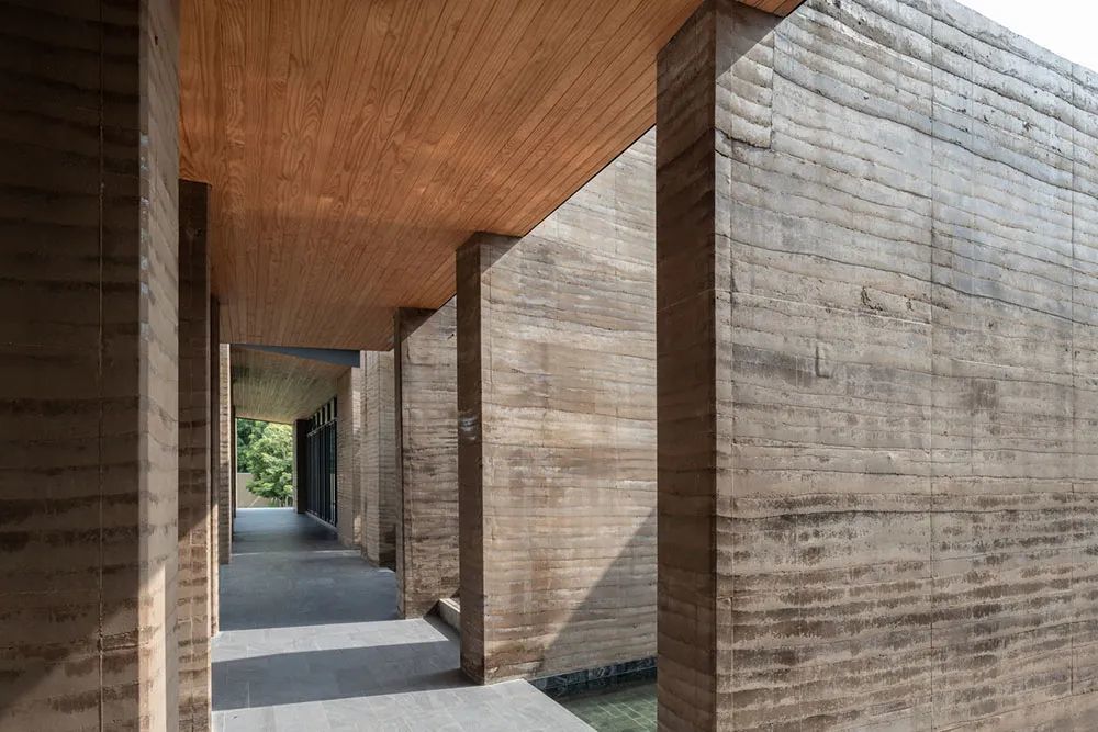 夯土与木材,给你一片度假胜地