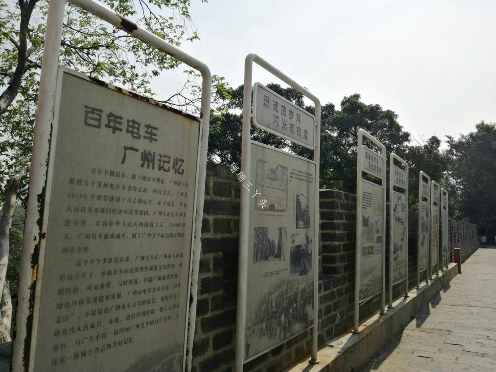 广州这一辆古董公交车放广州博物馆内搭载过你的记忆吗