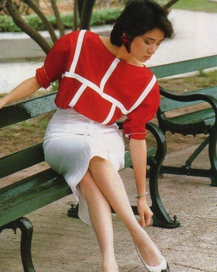 回顾80年代巨星梅艳芳百变穿搭,至今也是可圈可点,致敬经典