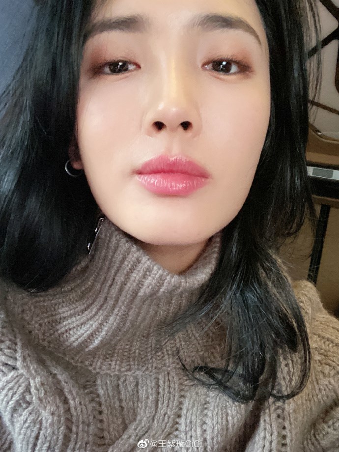 甜度满分!王紫璇晒开工自拍 皮肤超好