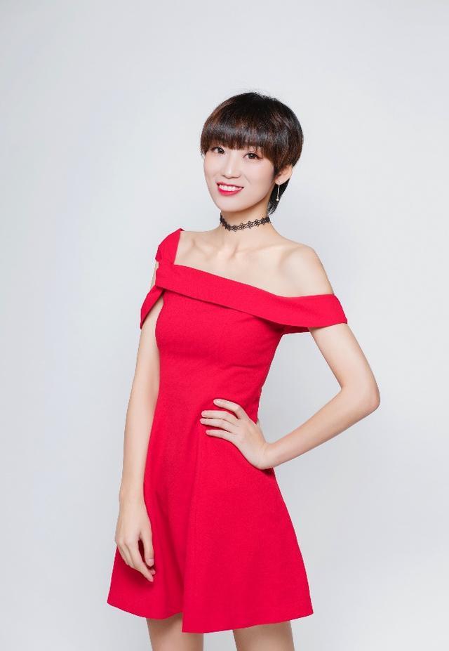 要说赛事解说,梧桐可能并不算出色出众,但要是提到直播间的骚话大王