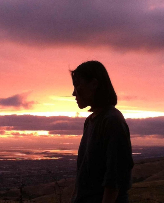 难怪张钰一直留爆炸头,当她梳成齐肩短发,才知啥叫女团脸!