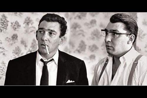 瑞德升任到专门的调查小队后,他的第一个任务就是要扳倒科雷兄弟