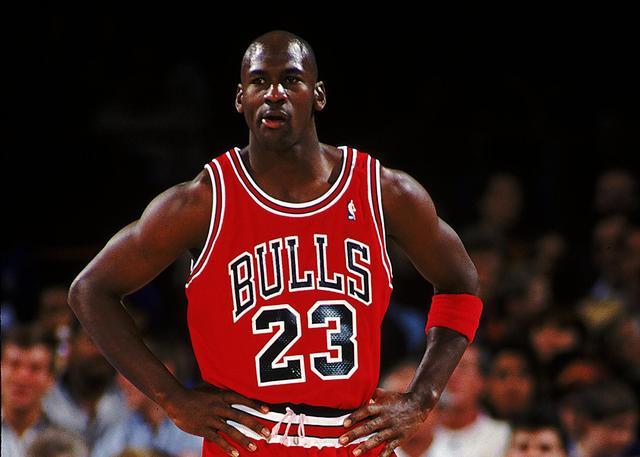 43岁不服老,仍自信击败少壮新星!强悍斗心是乔丹最强品质