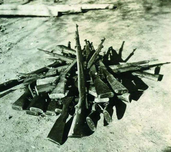 国民党少将化妆登陆,路遇群众口渴欲喝水,一句"国骂"断送小命