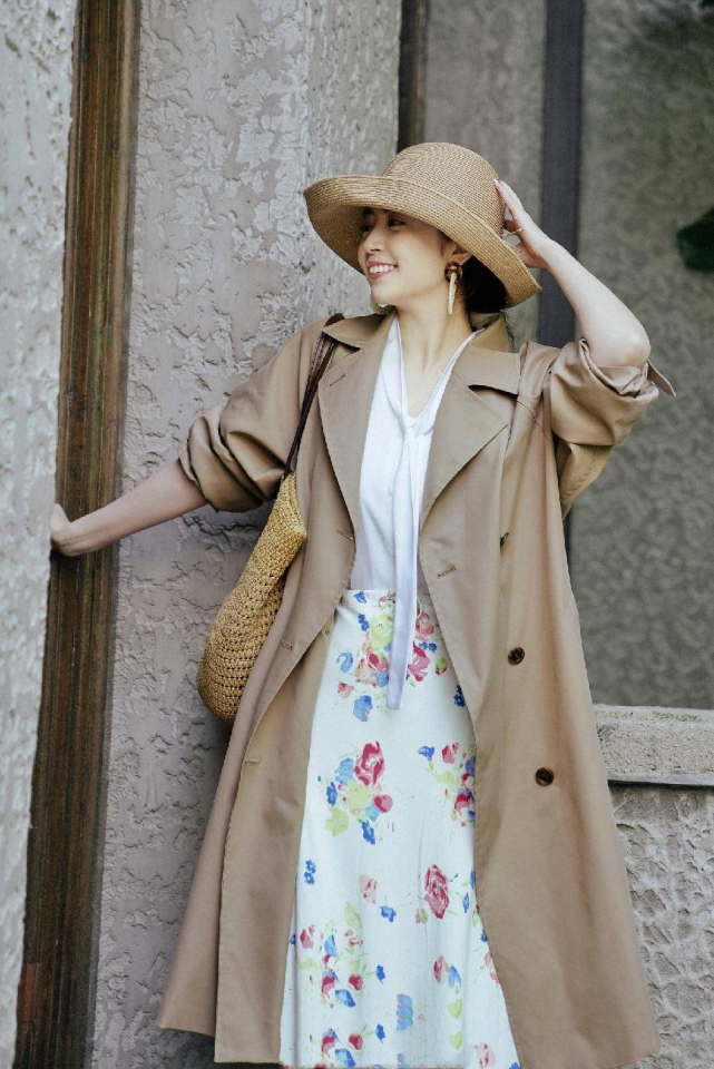 时尚博主三木的春夏穿搭,清爽纯色穿出高级感,女人味十足