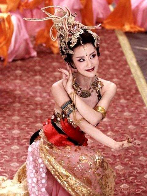 苏妲姬是我国神话中的一个角色,传说她长得十分美艳,并且用自己的美丽