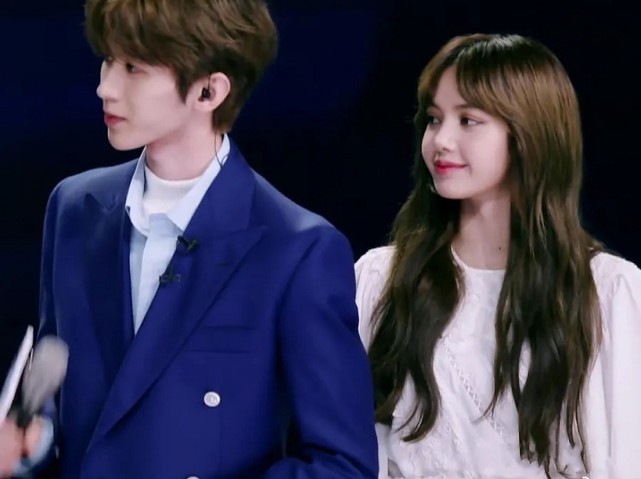 lisa166蔡徐坤184当两人同台时谁谎报了身高