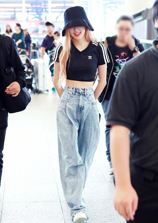 人间蜜桑朴彩英私服穿豹纹露脐上衣蚂蚁腰名不虚传