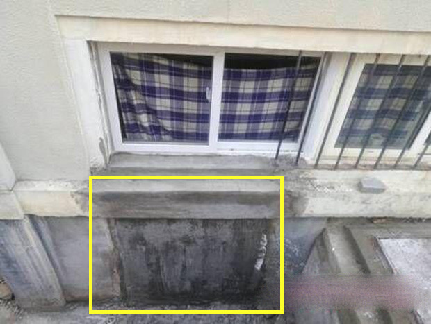 住半地下室的邻居真厉害,窗户敲掉改成门不说,连地梁都敢动,服了