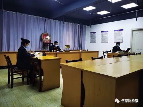 移动法庭上的指控