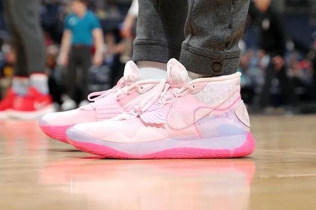 杜兰特12代的乳腺癌配色: nike kd    "aunt pearl"