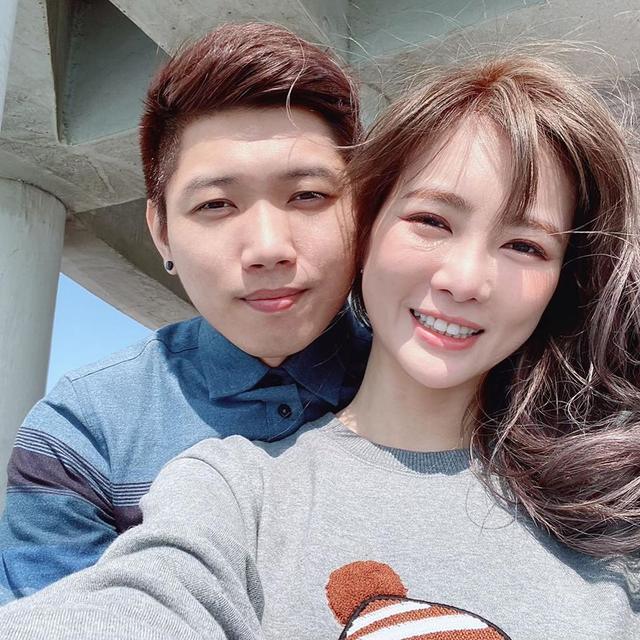 又一女星恋爱现男友深夜晒亲密照秀恩爱曾与熊梓淇队友传绯闻