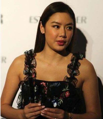 在两人各自拥有了新生活后,网友也感叹乐基儿发胖严重,身材严重走样.