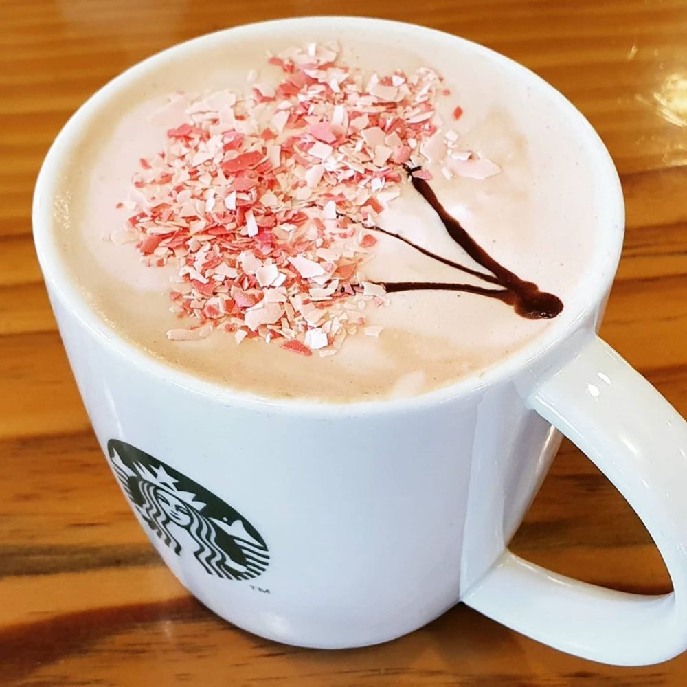 星巴克春季限定,樱花拿铁咖啡,粉嫩嫩的