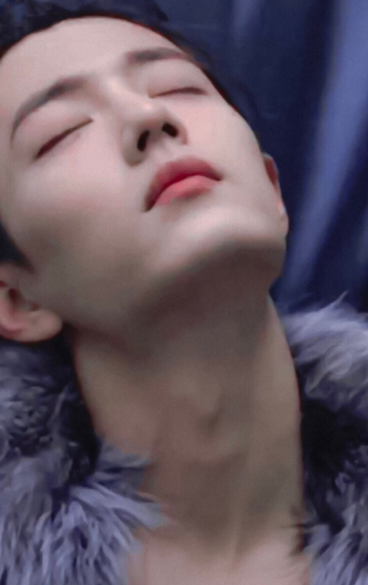 肖战的喉结,李现的喉结,看到蔡徐坤:a爆了,看到王一博:满屏荷尔蒙!