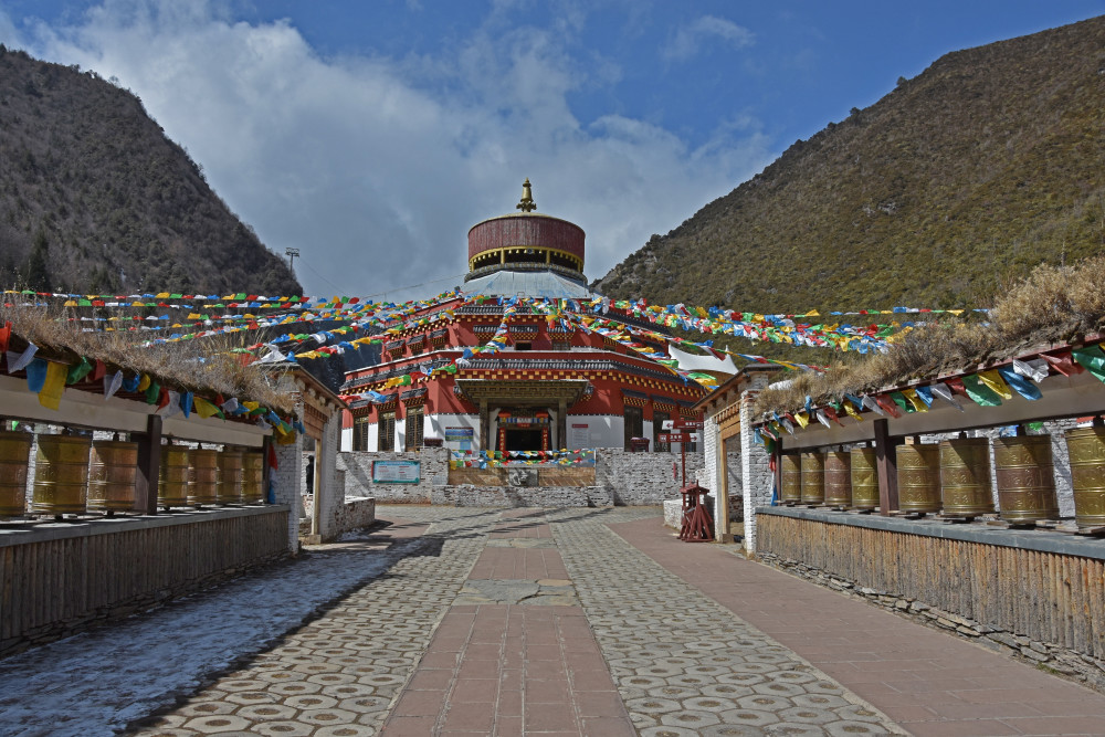 来香格里拉不要错过可以登顶的雪山——石卡财神山