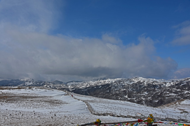 来香格里拉不要错过可以登顶的雪山石卡财神山